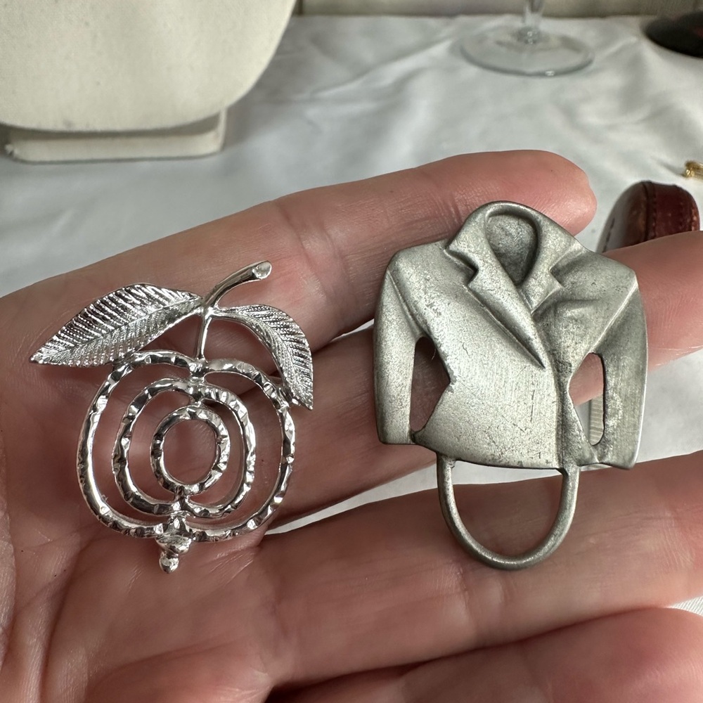 Apple brooch and eyeglass lapel pin brooch